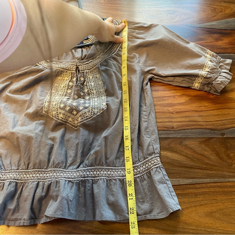 Bandolino Blu Puff Sleeve gray cream peasant blouse embroidery smocking Small - Picture 9 of 13